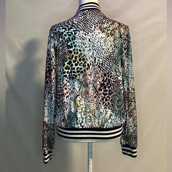 Unique multi-colored snake skin design jacket - Picture 5 of 7